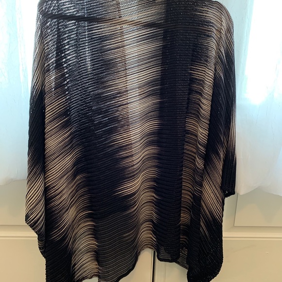 Black/white cover up jacket. Sz L/XL - Picture 2 of 4